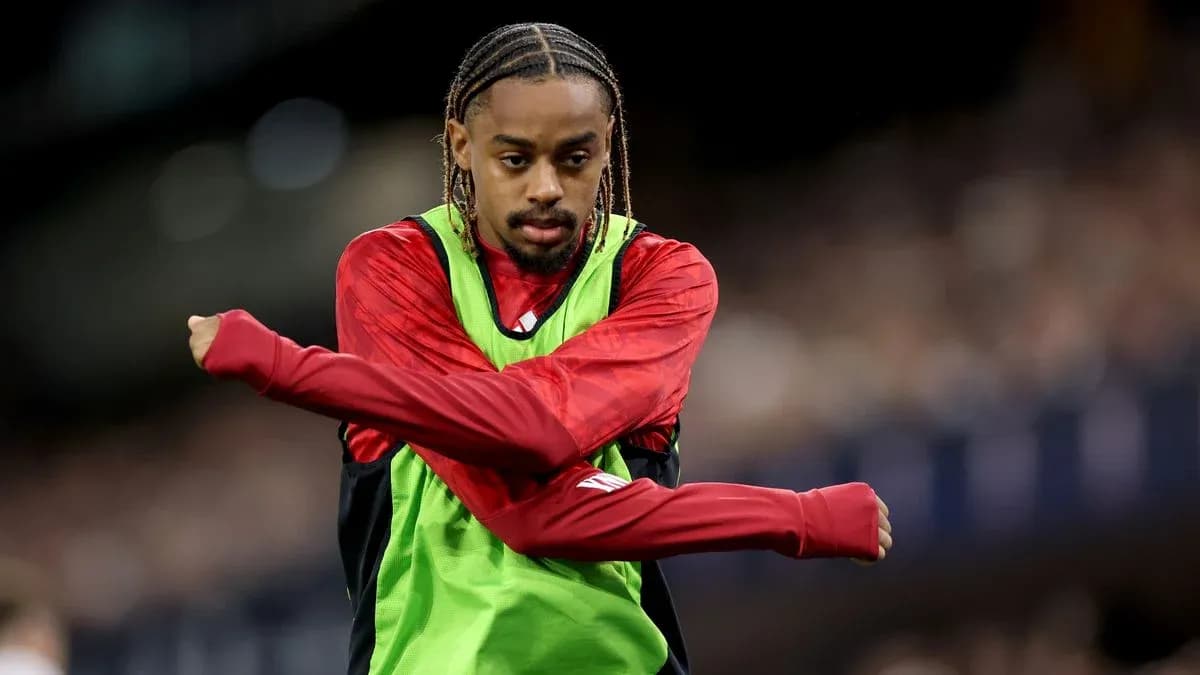 Joueur s'échauffant avant le match sur le terrain