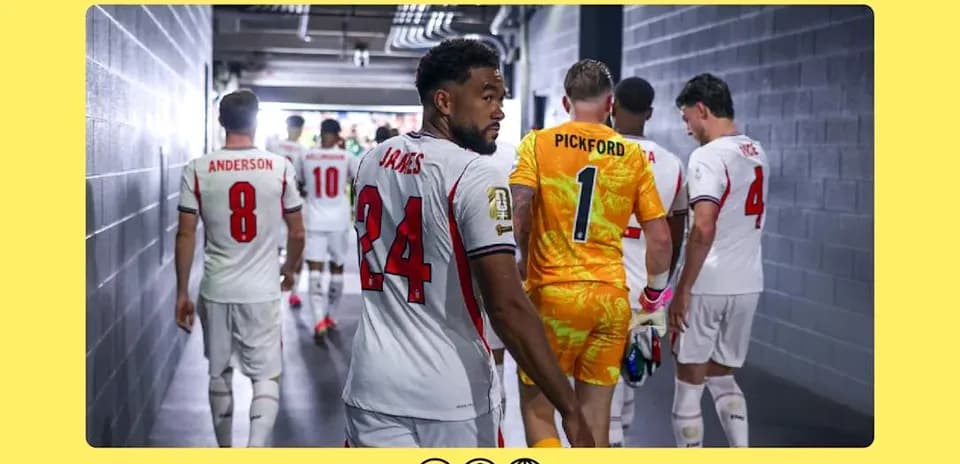 Joueurs sortant du tunnel avant le match