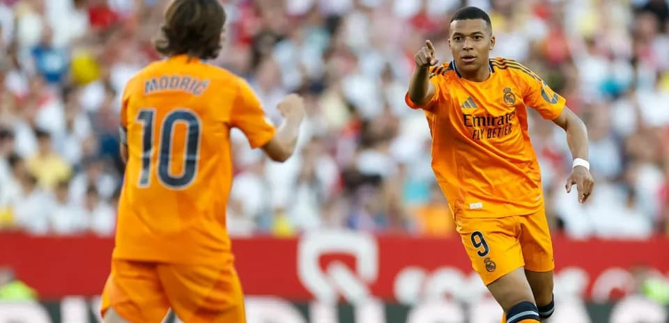 Mbappé et Modrić célébrant un but