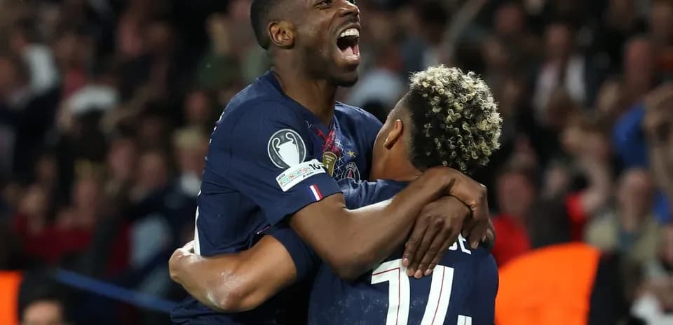 Joueurs du Paris Saint Germain célébrant un but
