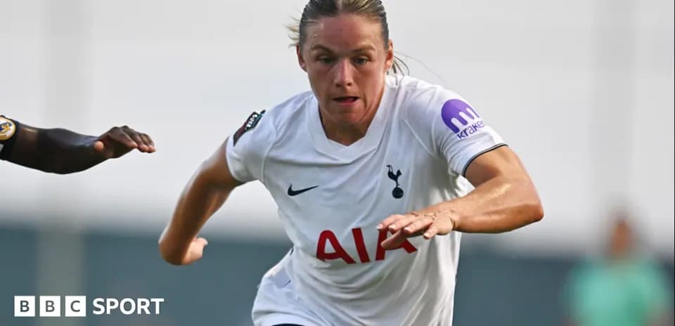 Joueuse de Tottenham sprintant avec le ballon