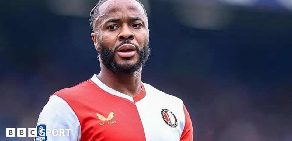 Joueur de football portant le maillot de Feyenoord