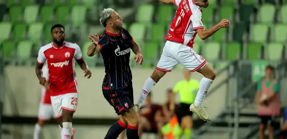 Joueurs en action lors d'un match de football