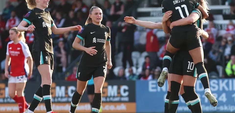 Joueuses de Liverpool célèbrent un but