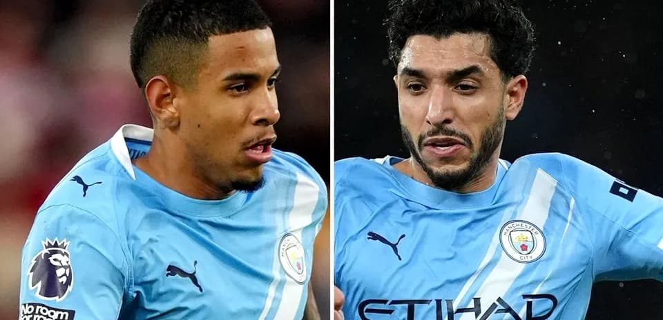 Deux joueurs de Manchester City en action