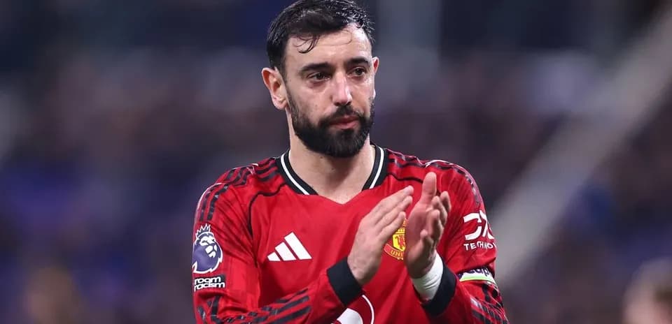 Bruno Fernandes applaudissant après un match