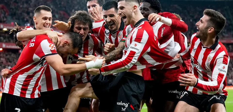Joueurs de l'Athletic Club célébrant un but