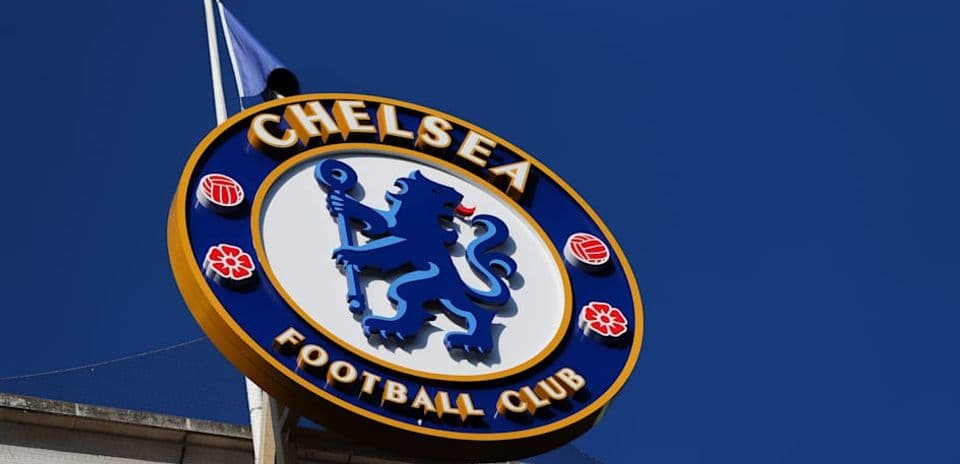 Logo du Chelsea Football Club sur fond bleu