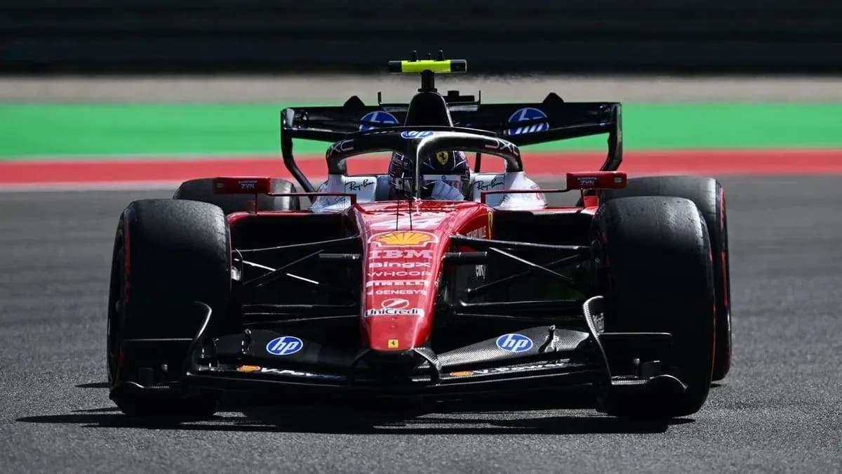Voiture de F1 Ferrari en action sur circuit