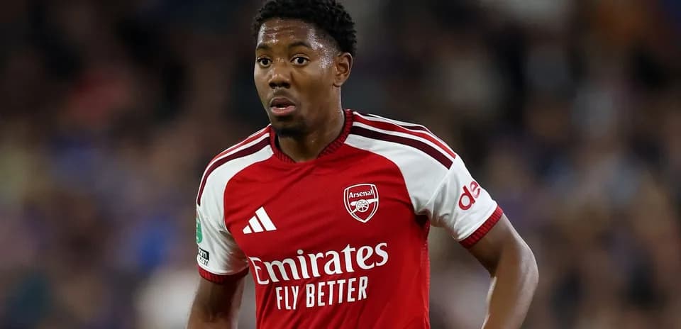 Joueur d'Arsenal en action sur le terrain