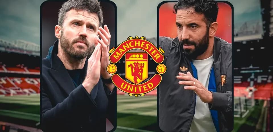 Deux entraîneurs devant le logo de Manchester United