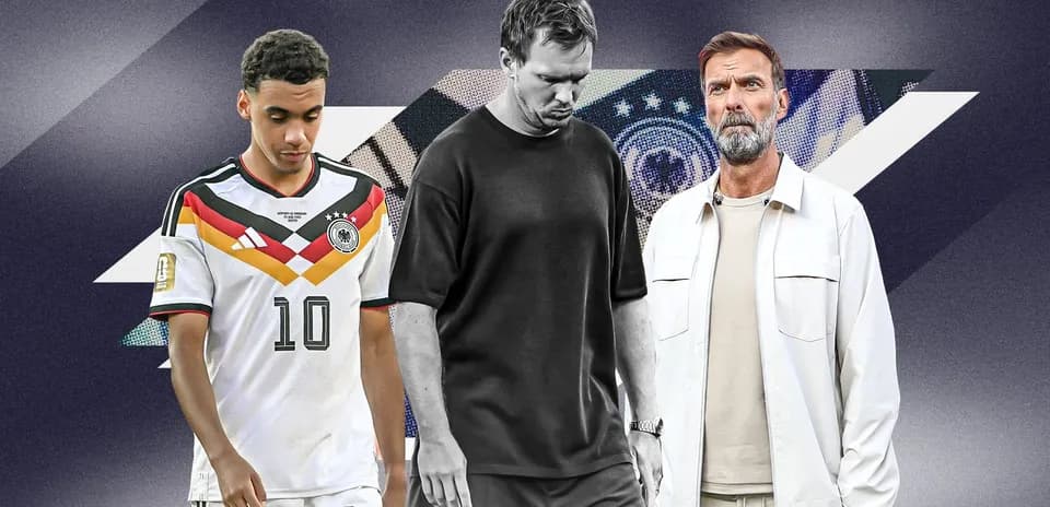 Trois hommes en tenue de football et décontractée