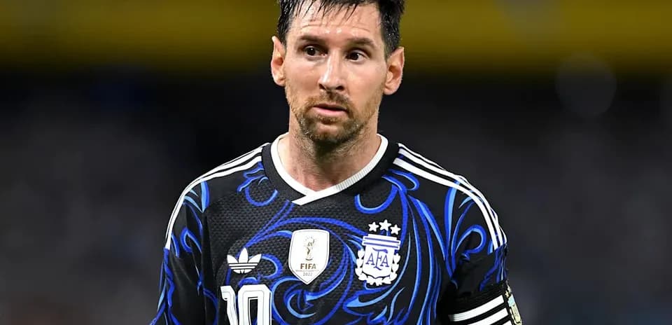 Joueur argentin en maillot noir lors d'un match