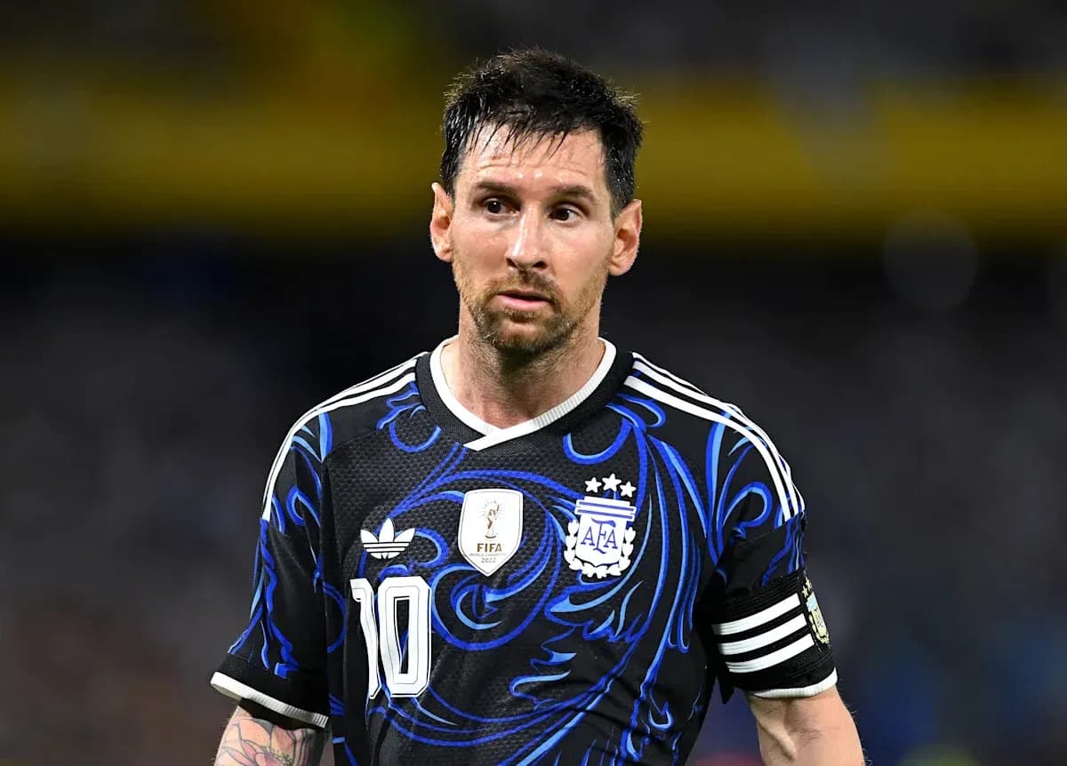 Joueur argentin en maillot noir lors d'un match