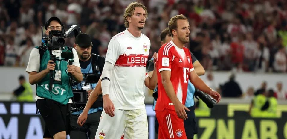 Joueurs de Stuttgart et Bayern quittant le terrain
