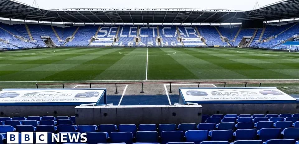 Vue du terrain au stade Select Car Leasing