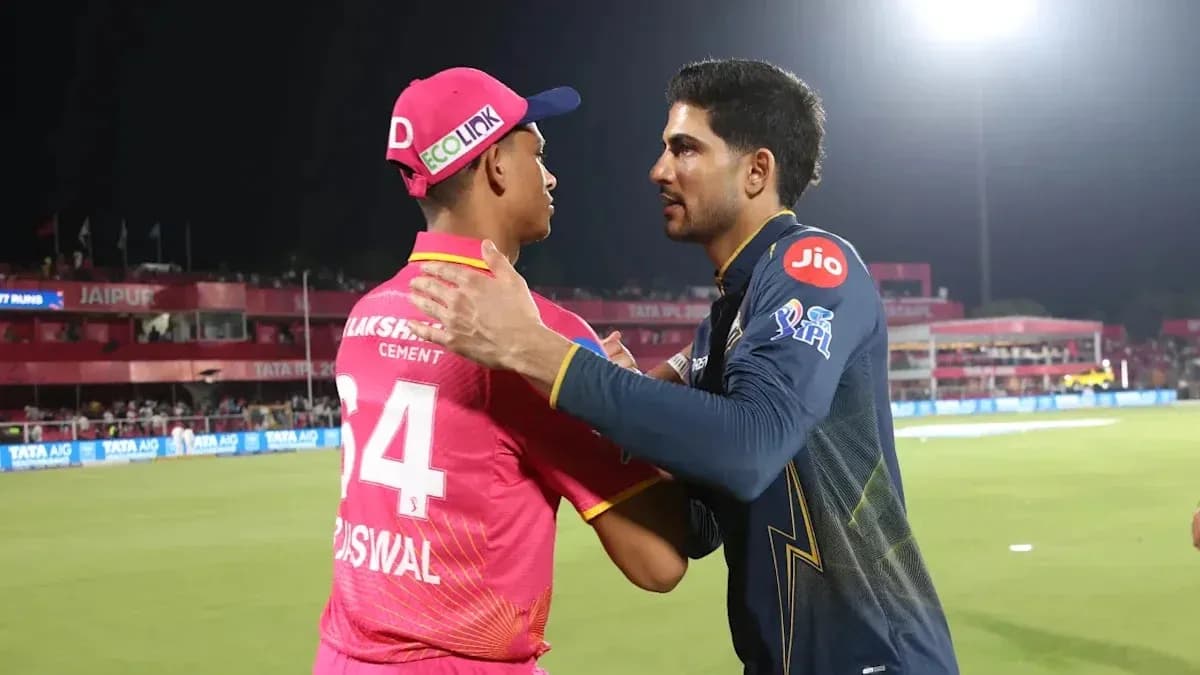 Joueurs se saluant après le match de cricket