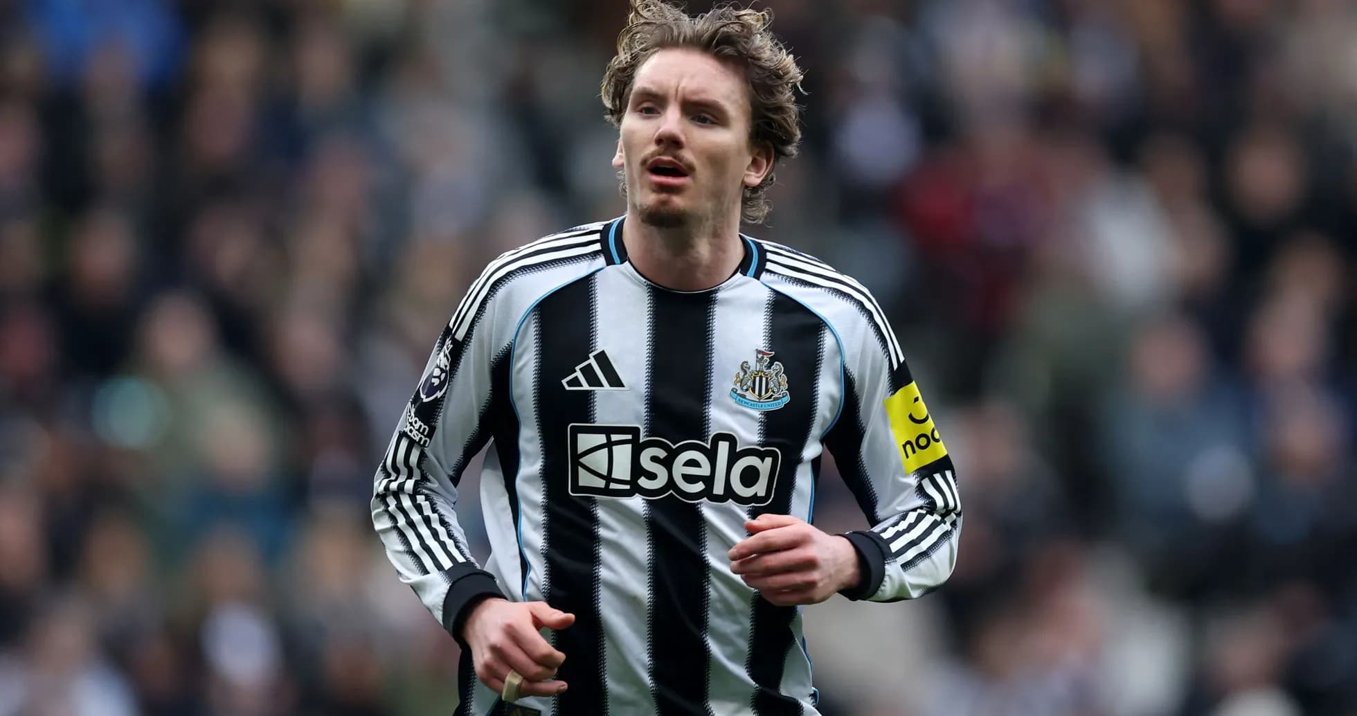 Joueur de Newcastle en action sur le terrain