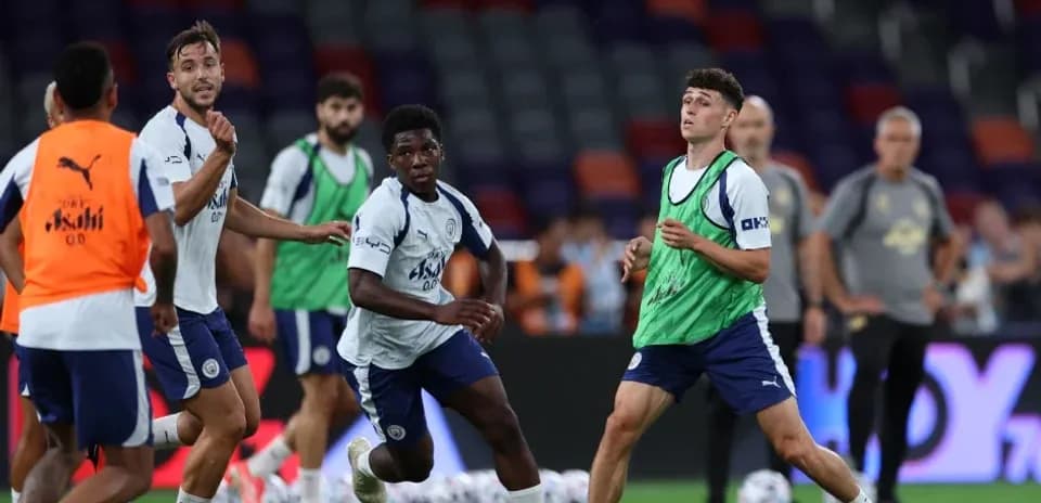 Joueurs de Manchester City s'entraînant sur le terrain
