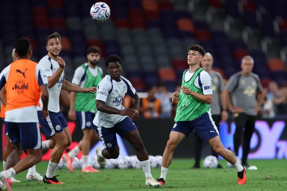 Joueurs de Manchester City s'entraînant sur le terrain