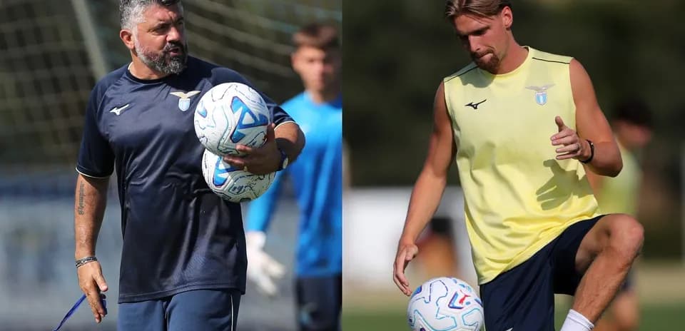 Entraîneur tenant un ballon, joueur s'entraînant au contrôle