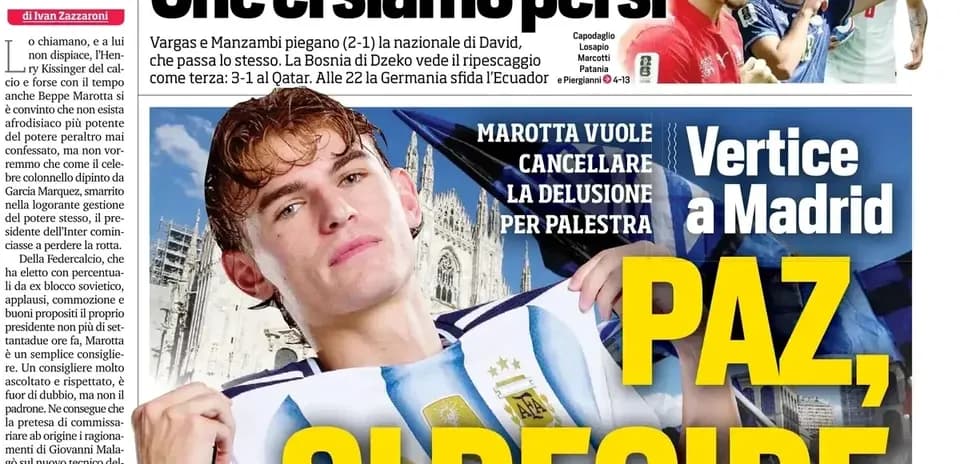 Joueur en maillot argentin posant avec détermination