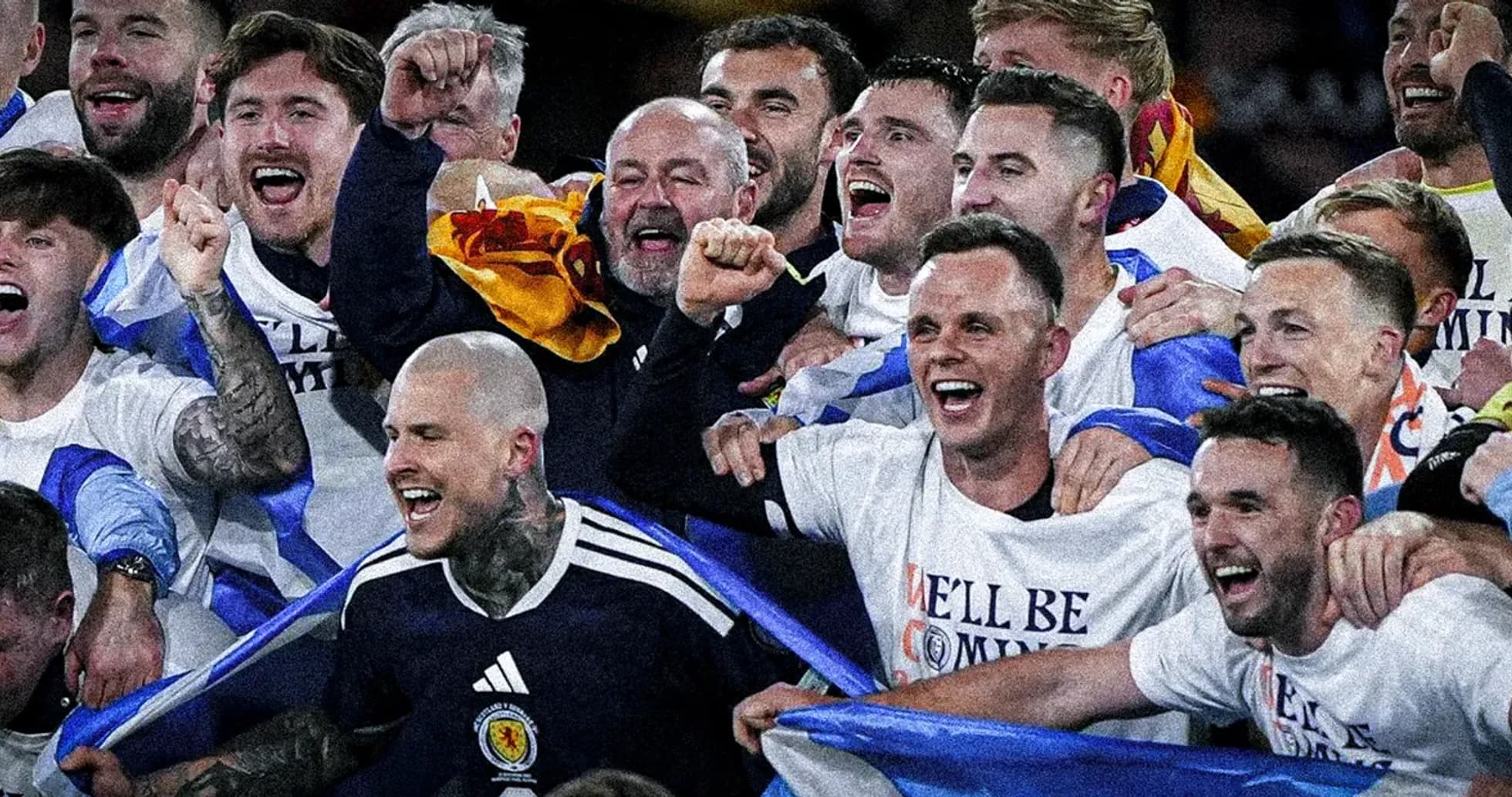Équipe célébrant une victoire avec des t-shirts
