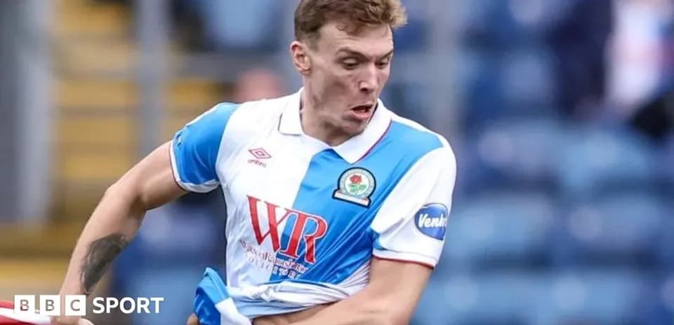 Joueur de Blackburn Rovers en action sur le terrain