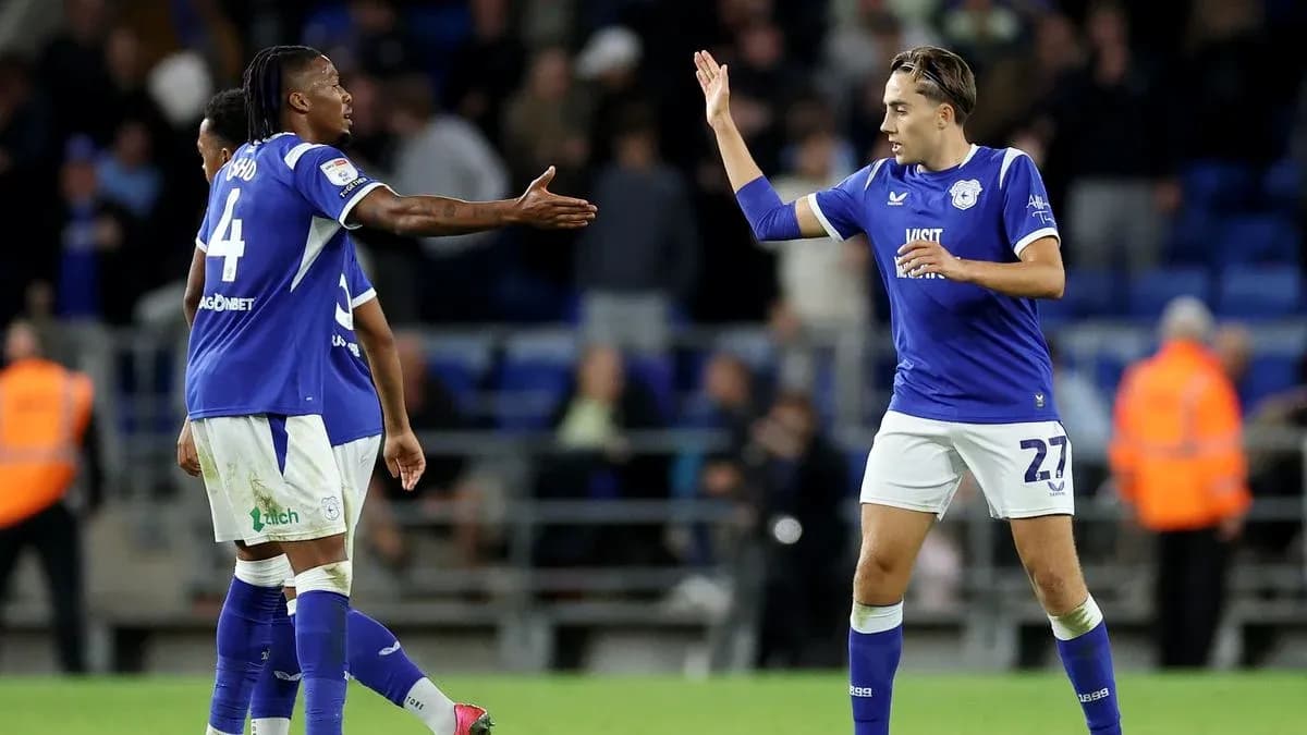Joueurs de Cardiff City se félicitant après un match