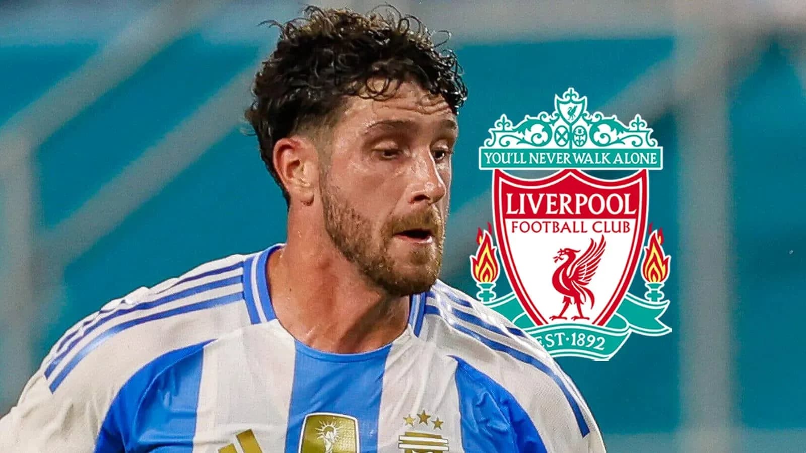 Joueur argentin en action avec le logo de Liverpool