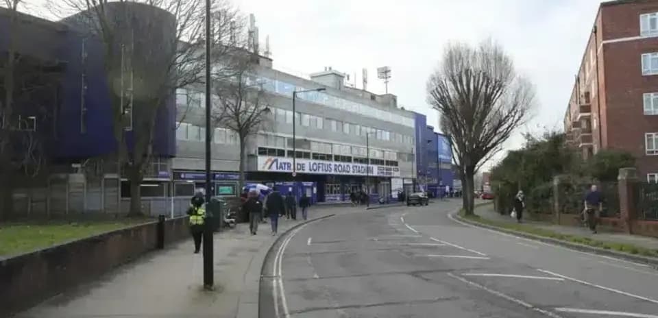 Vue extérieure du stade Loftus Road à Londres
