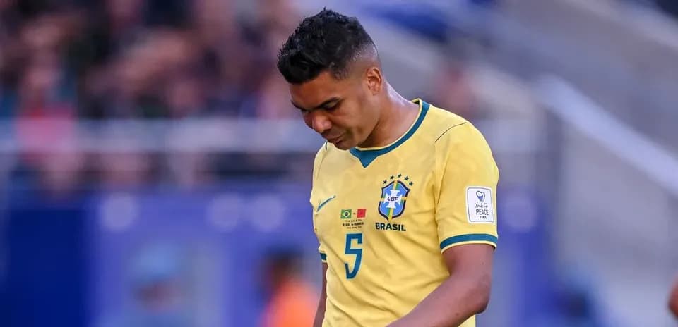 Joueur brésilien portant le maillot jaune de Brasil