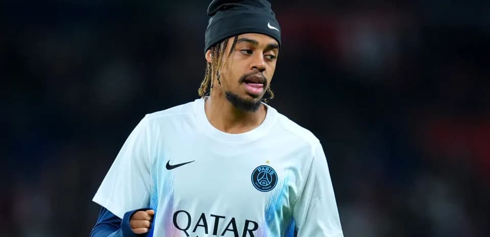 Joueur du PSG en train de s'échauffer avant le match