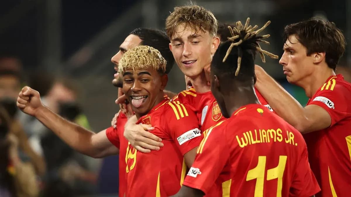 Joueurs de l'équipe d'Espagne célébrant un but