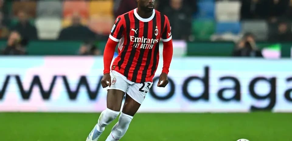 Joueur de l'AC Milan en action sur le terrain