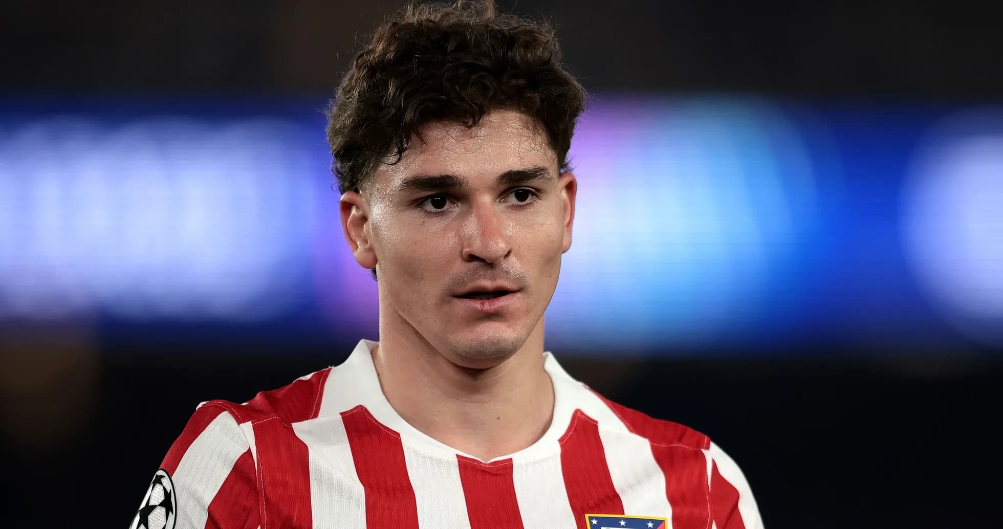Joueur d'Atlético de Madrid en tenue de match