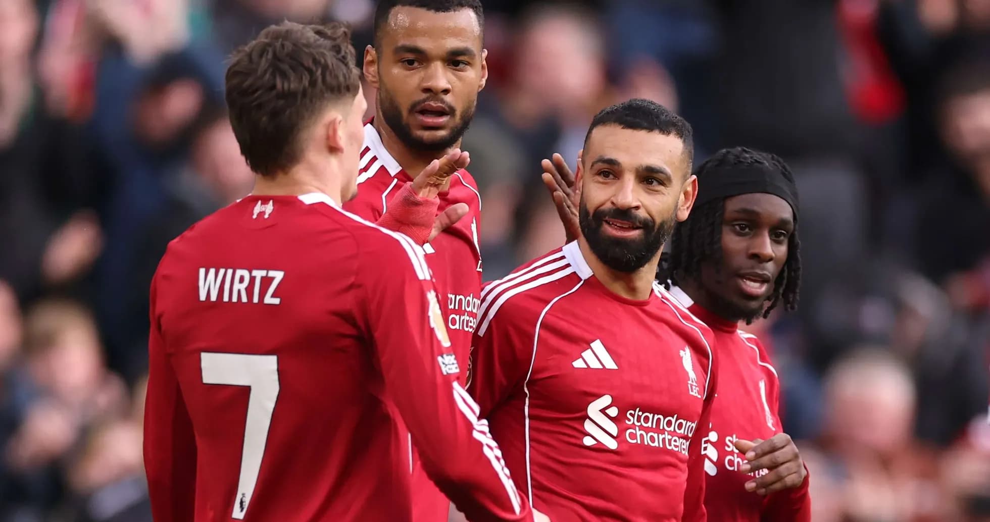 Joueurs de Liverpool célébrant un but