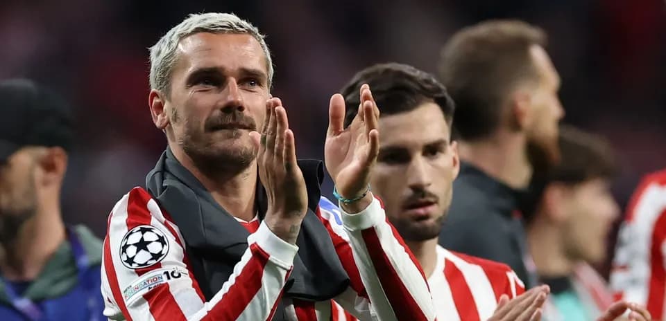 Joueur applaudissant avec coéquipiers après un match