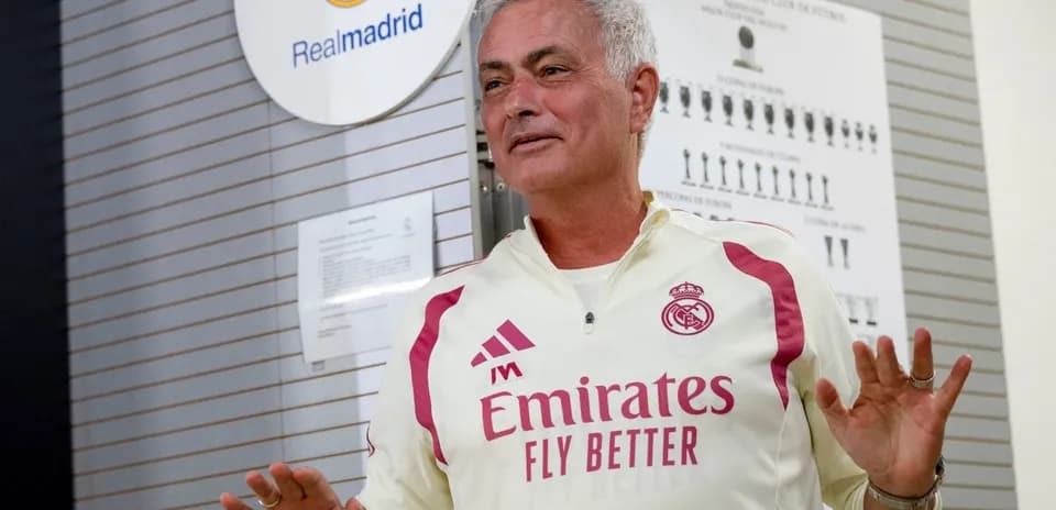 Entraîneur parlant dans les locaux du Real Madrid