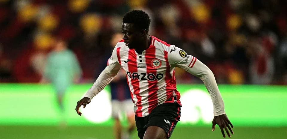 Joueur de Brentford en action sur le terrain