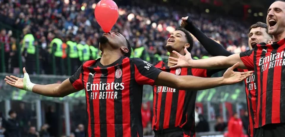 Joueurs de l'AC Milan célébrant un but
