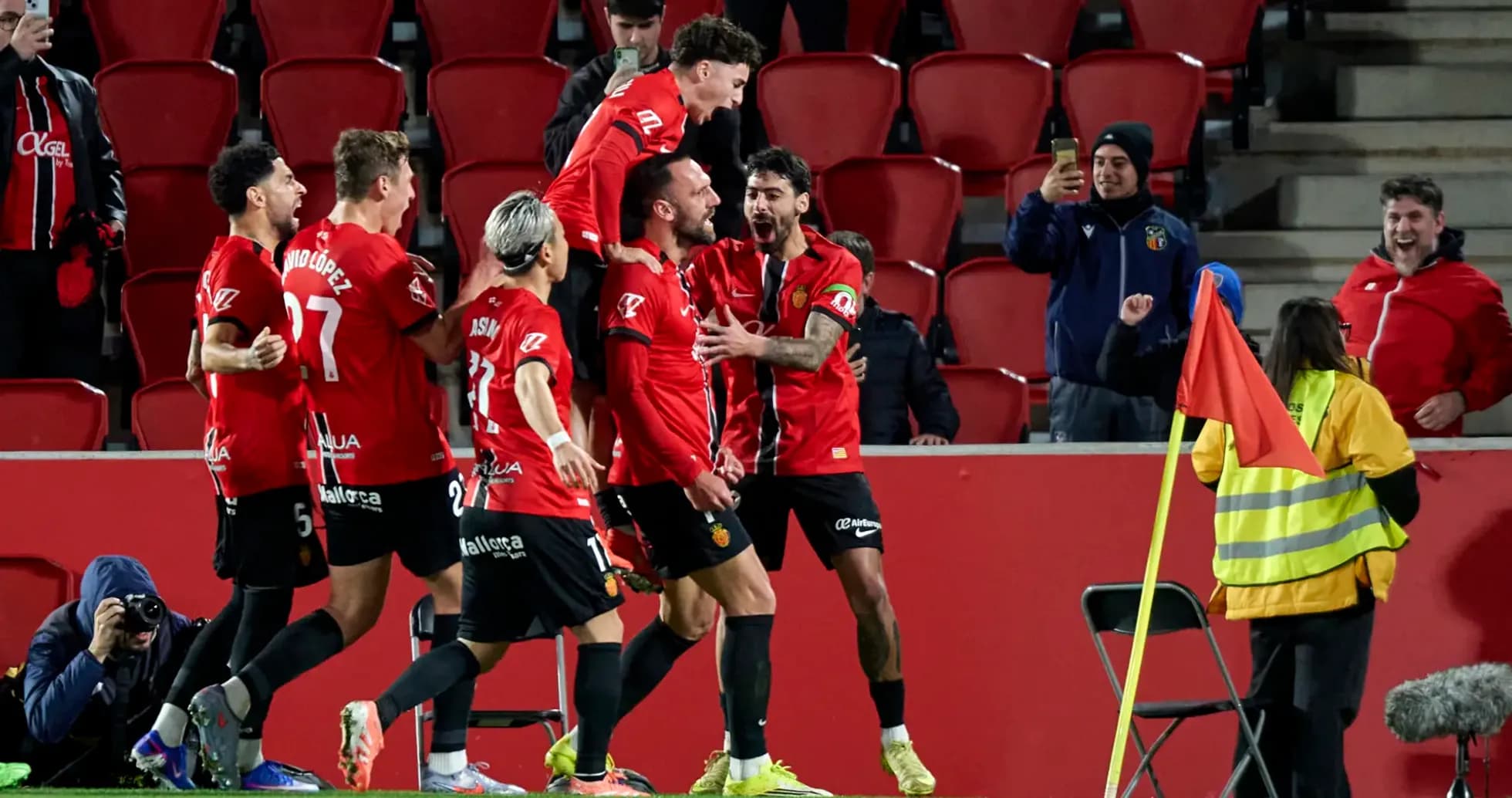 Mallorca écrase Sevilla 4-1 : Analyse de la 22e journée de La Liga.jpg