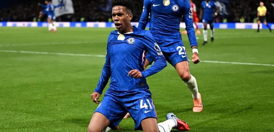Joueur de Chelsea célébrant un but