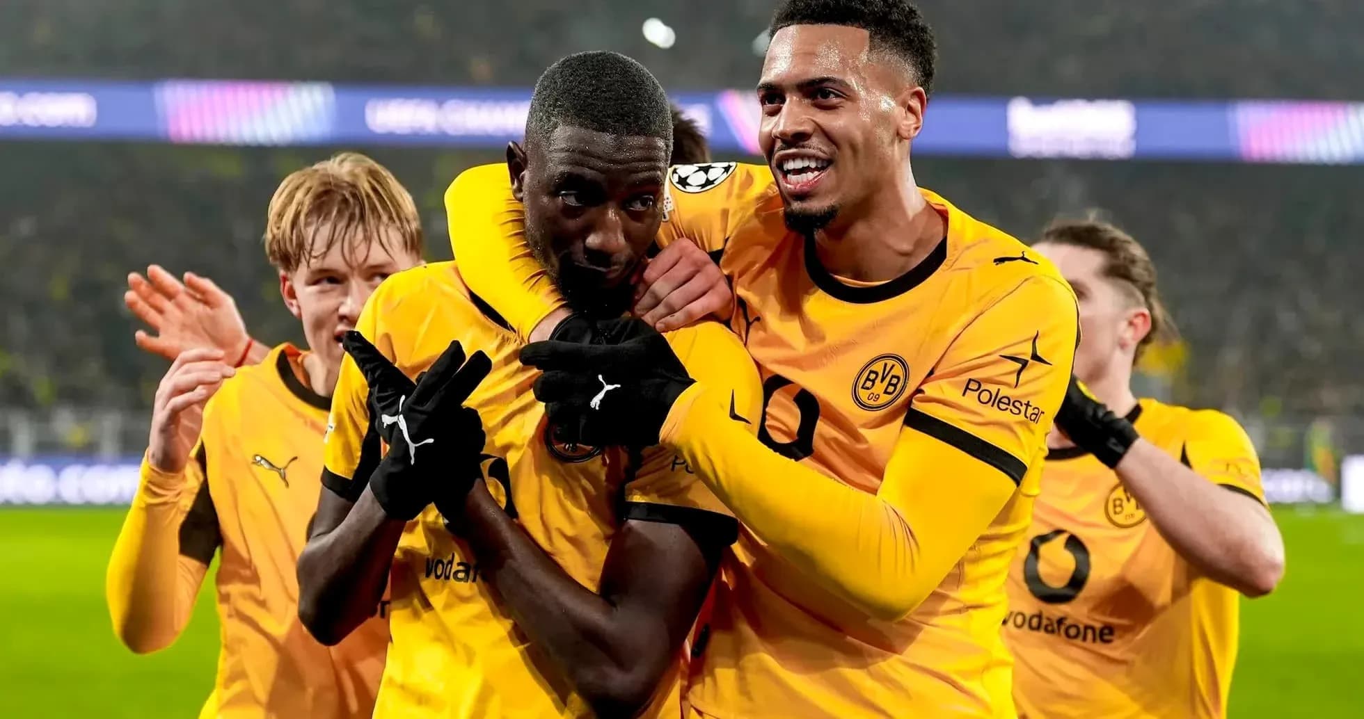 Joueurs de Borussia Dortmund célébrant un but