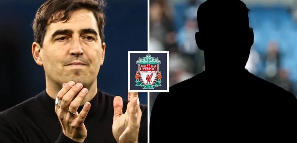 Entraîneur applaudissant avec le logo de Liverpool