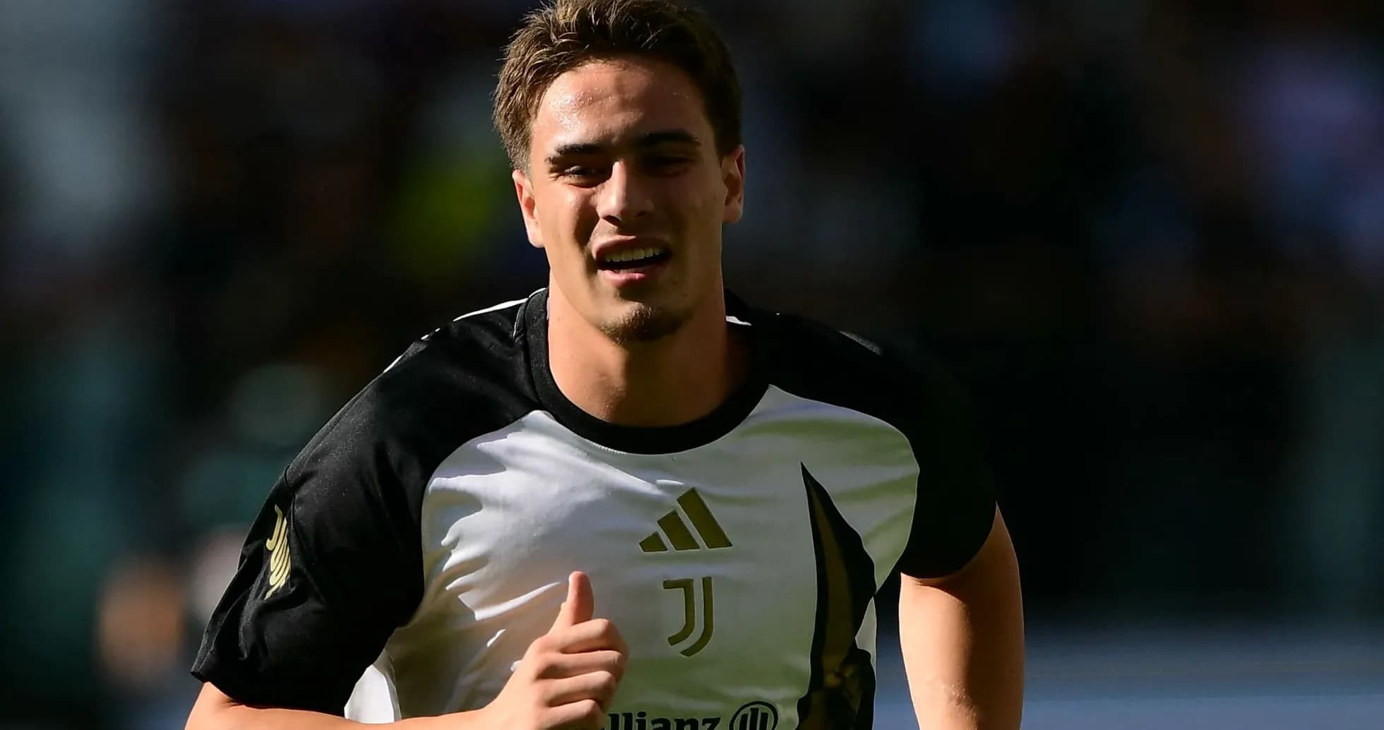 Joueur de la Juventus courant sur le terrain