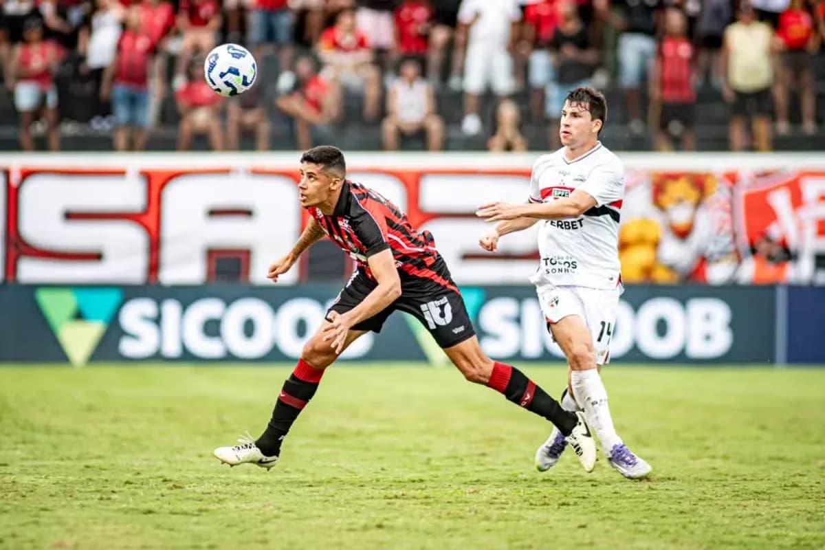 Joueur de Sao Paulo en action contre Vitoria