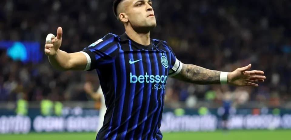 Joueur célébrant un but avec l'Inter