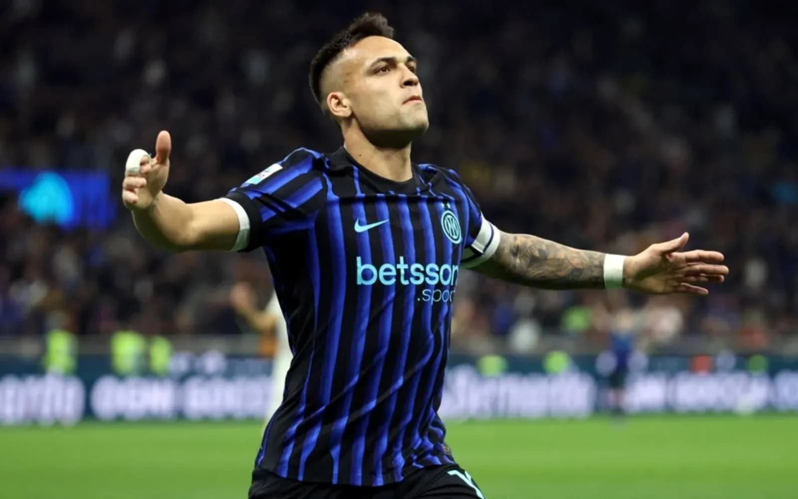 Joueur célébrant un but avec l'Inter