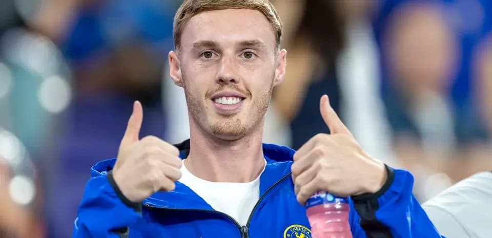 Joueur de Chelsea faisant un signe de pouce levé